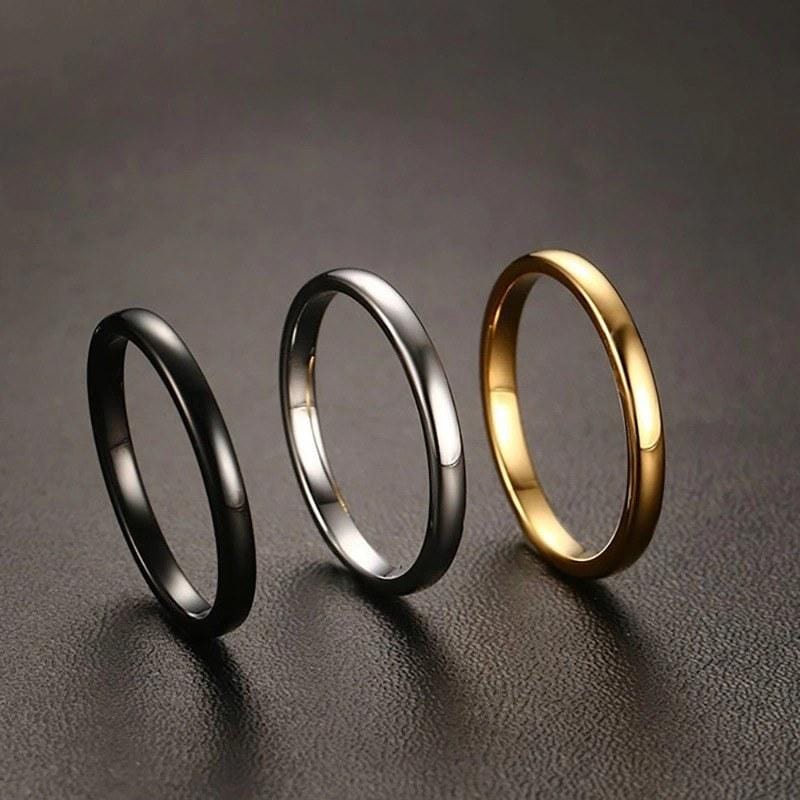 Minimalist ring for men made of 925 silver with black stone